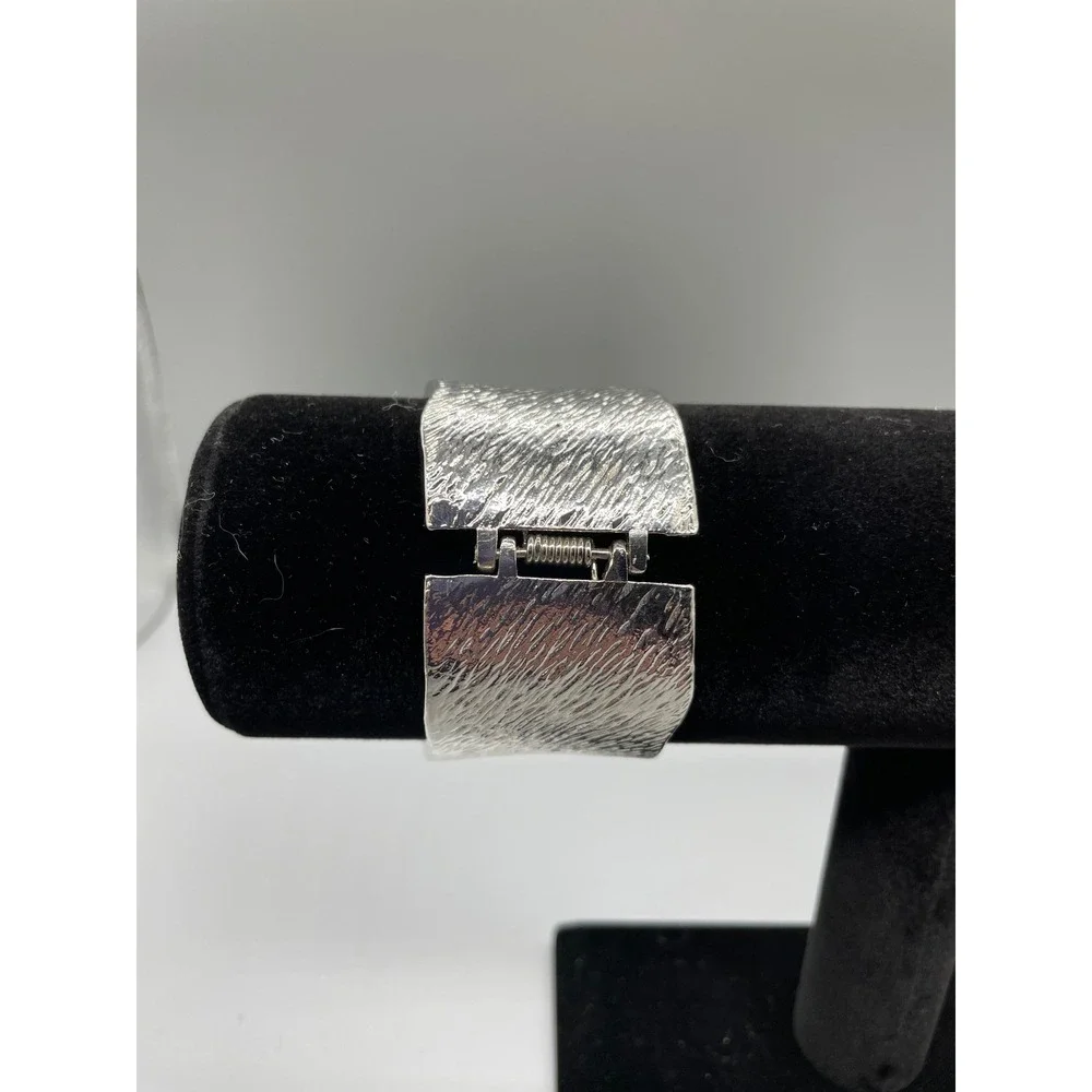 Vintage Silver Tone Textured Bark Hinged Cuff Bracelet Wide Statement‎ Bangle